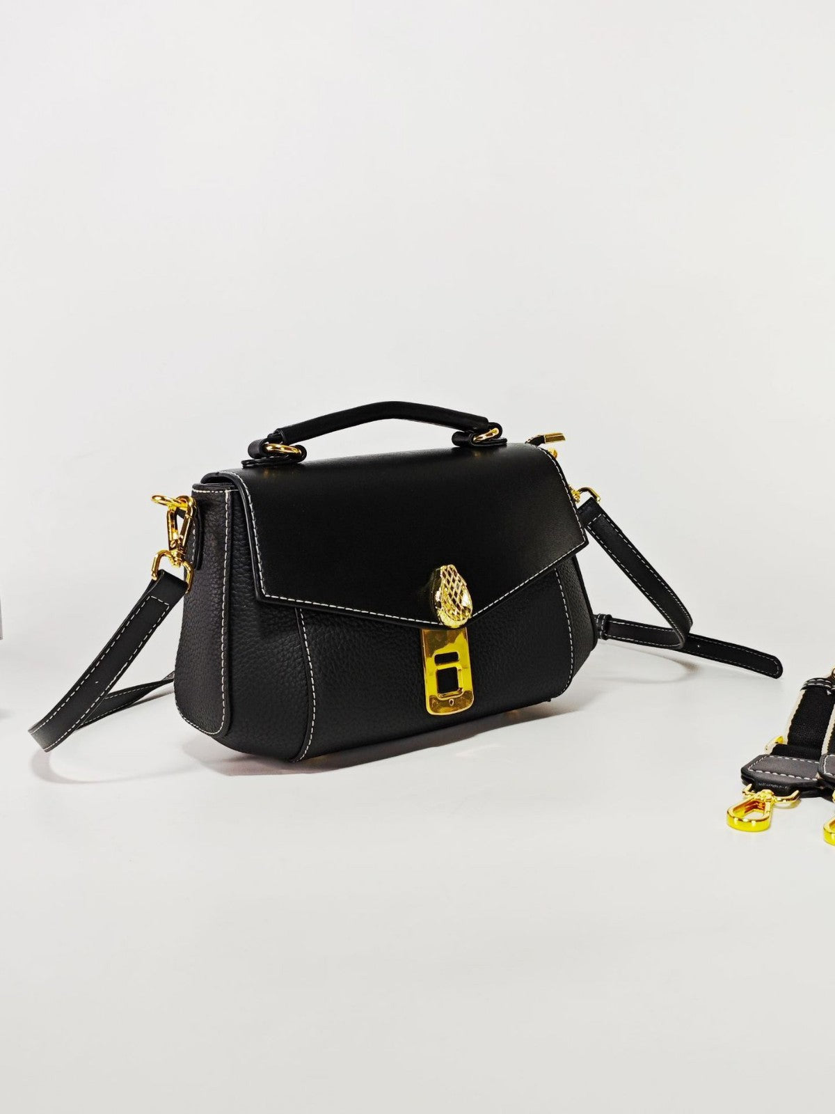 Anti-theft fingerprint-unlocking bag