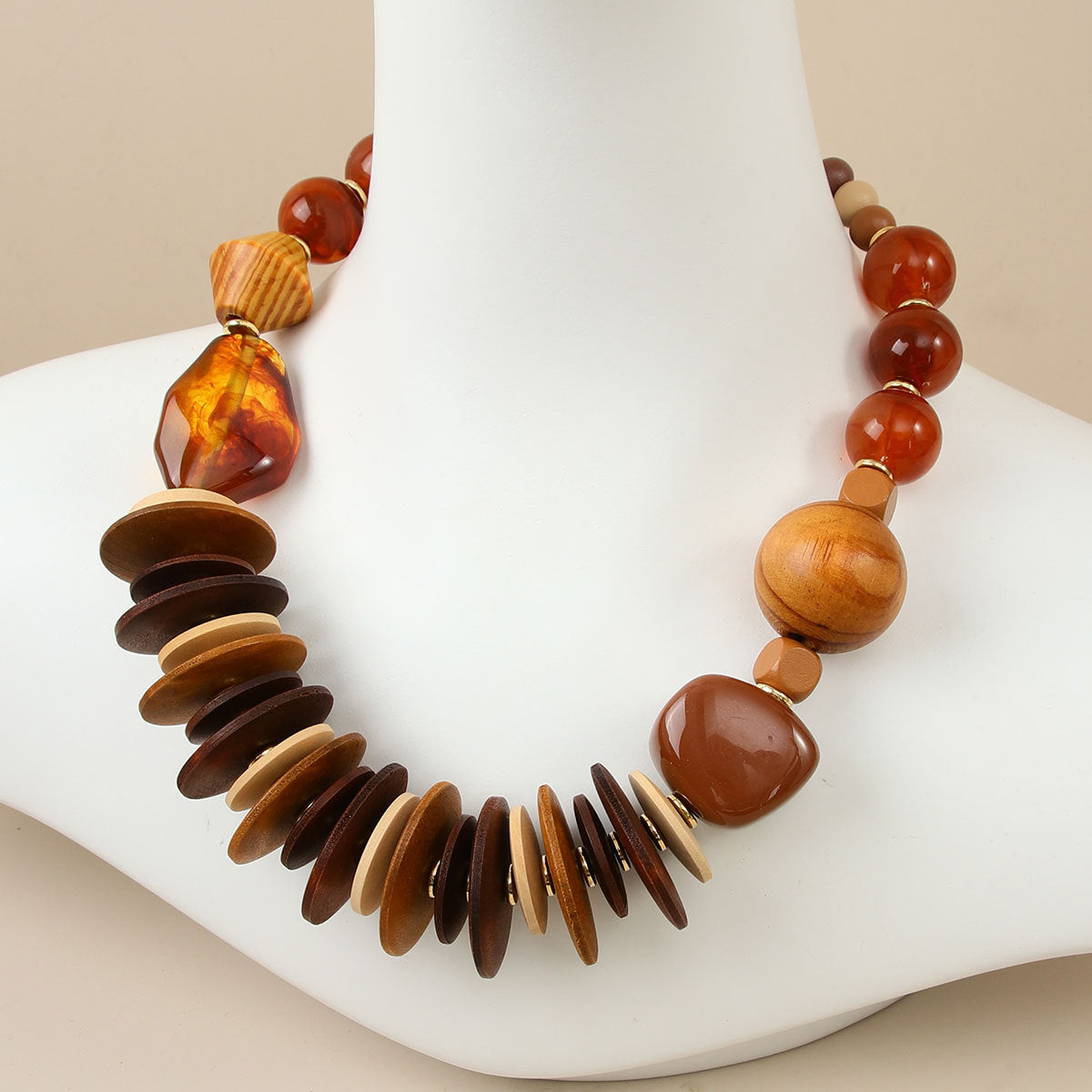 French Retro Resin Beaded Necklace with Geometric Pendant