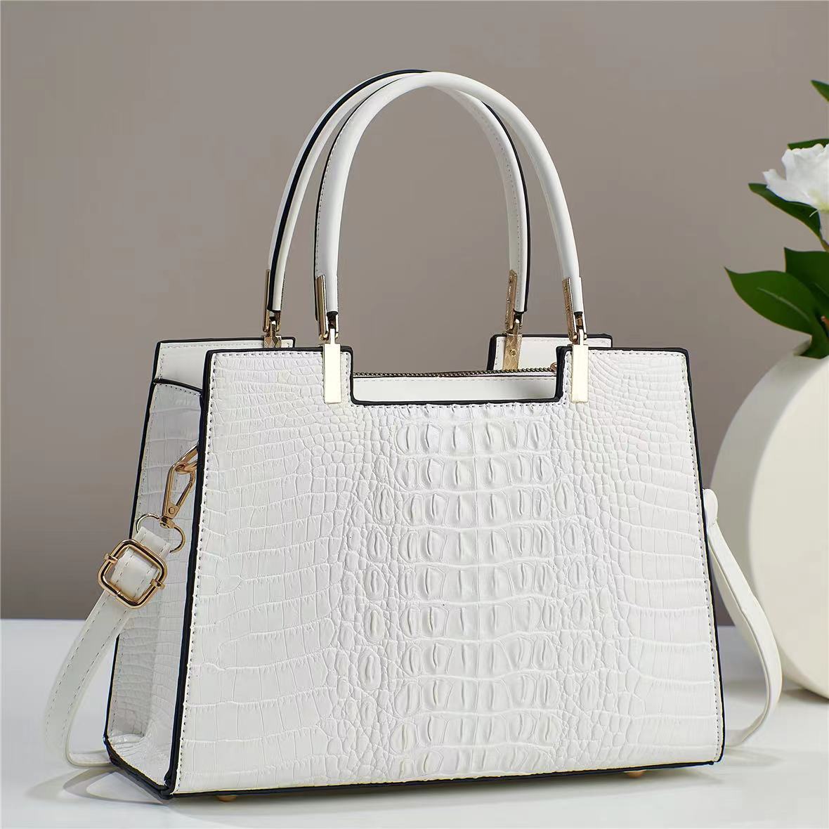 Large-capacity handbag