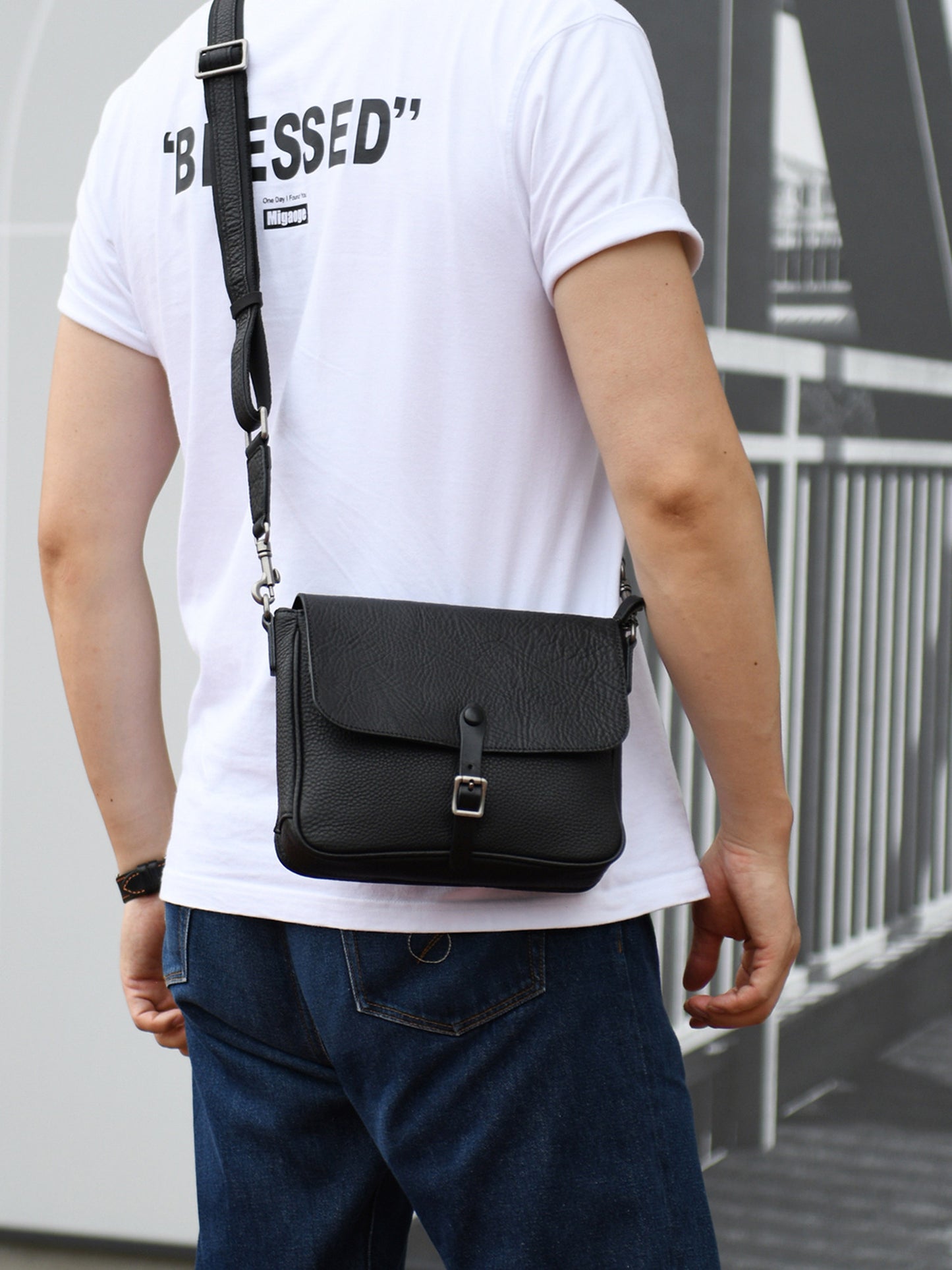 Men's Cowhide Leather Crossbody Messenger Bag