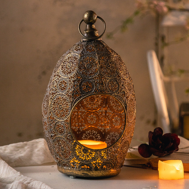 Candelabro Bohemien in Ferro Intagliato Cavo