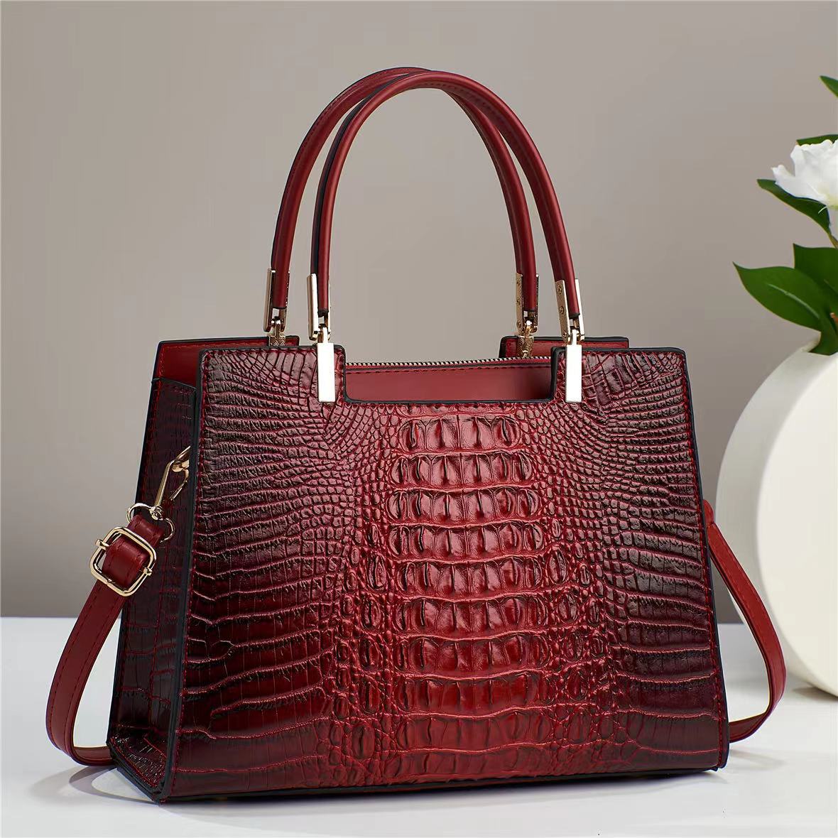 Large-capacity handbag