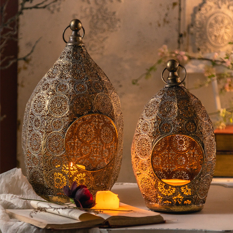 Candelabro Bohemien in Ferro Intagliato Cavo