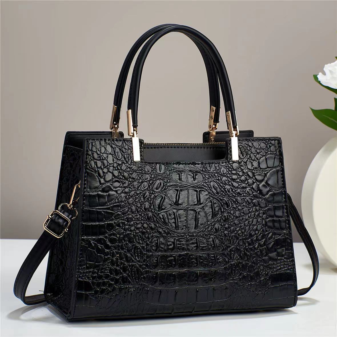Large-capacity handbag