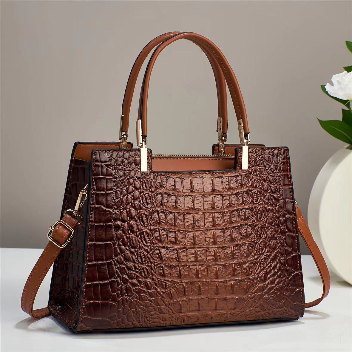 Large-capacity handbag