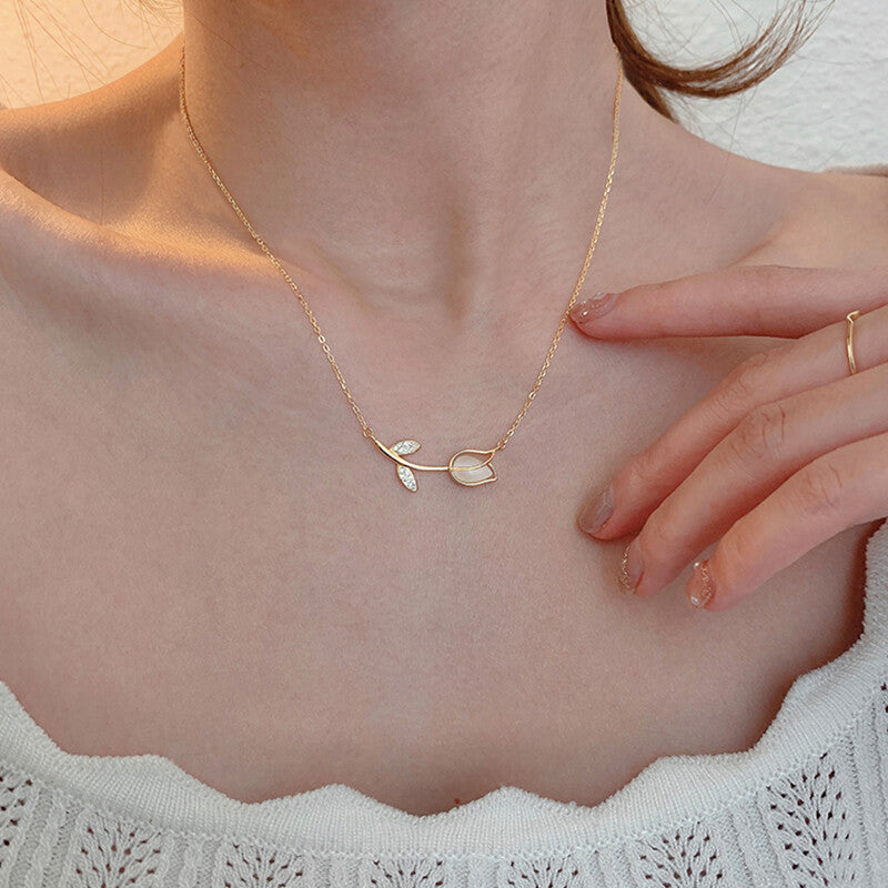 White Chalcedony Tulip Necklace in 925 Silver