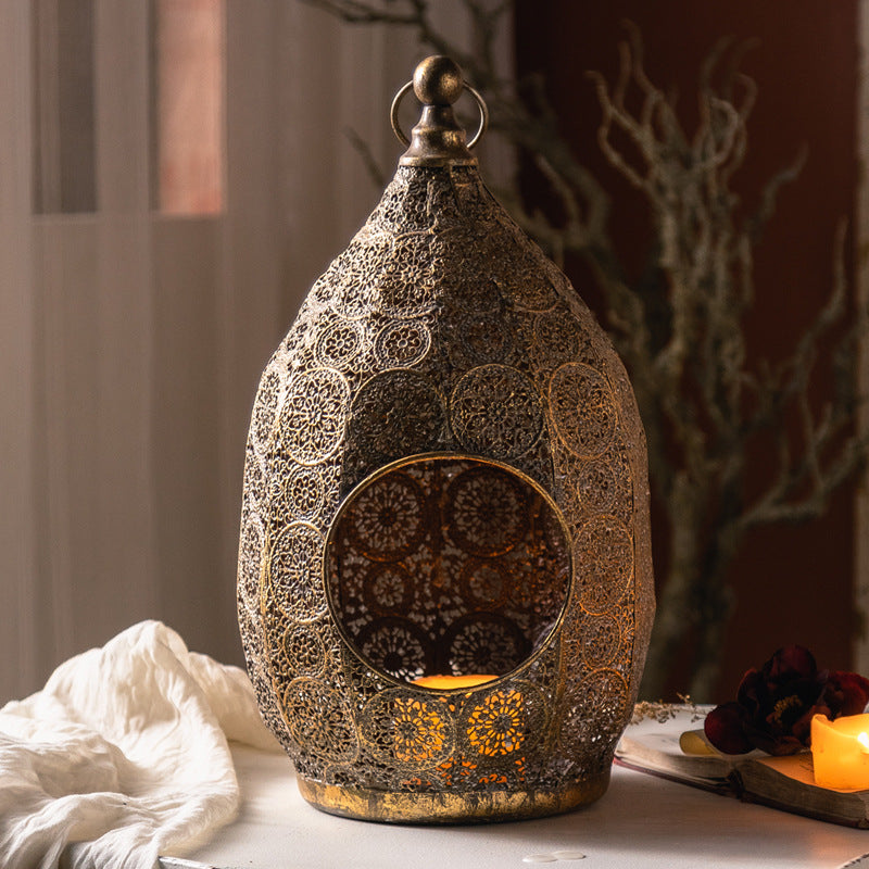 Candelabro Bohemien in Ferro Intagliato Cavo