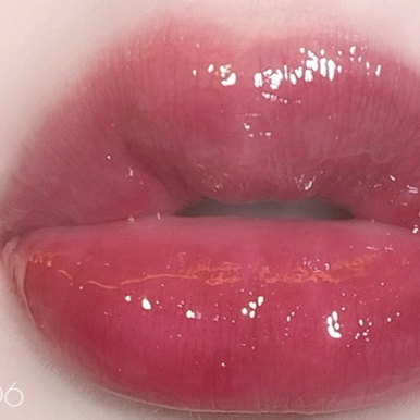 Moisturizing and Hydrating Lip Gloss