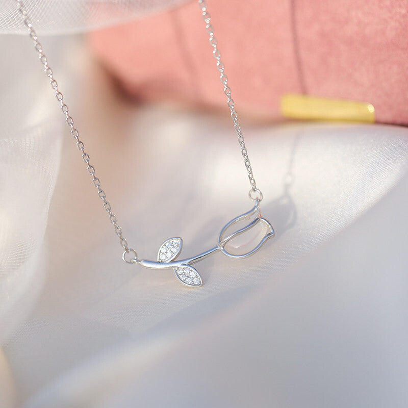 White Chalcedony Tulip Necklace in 925 Silver