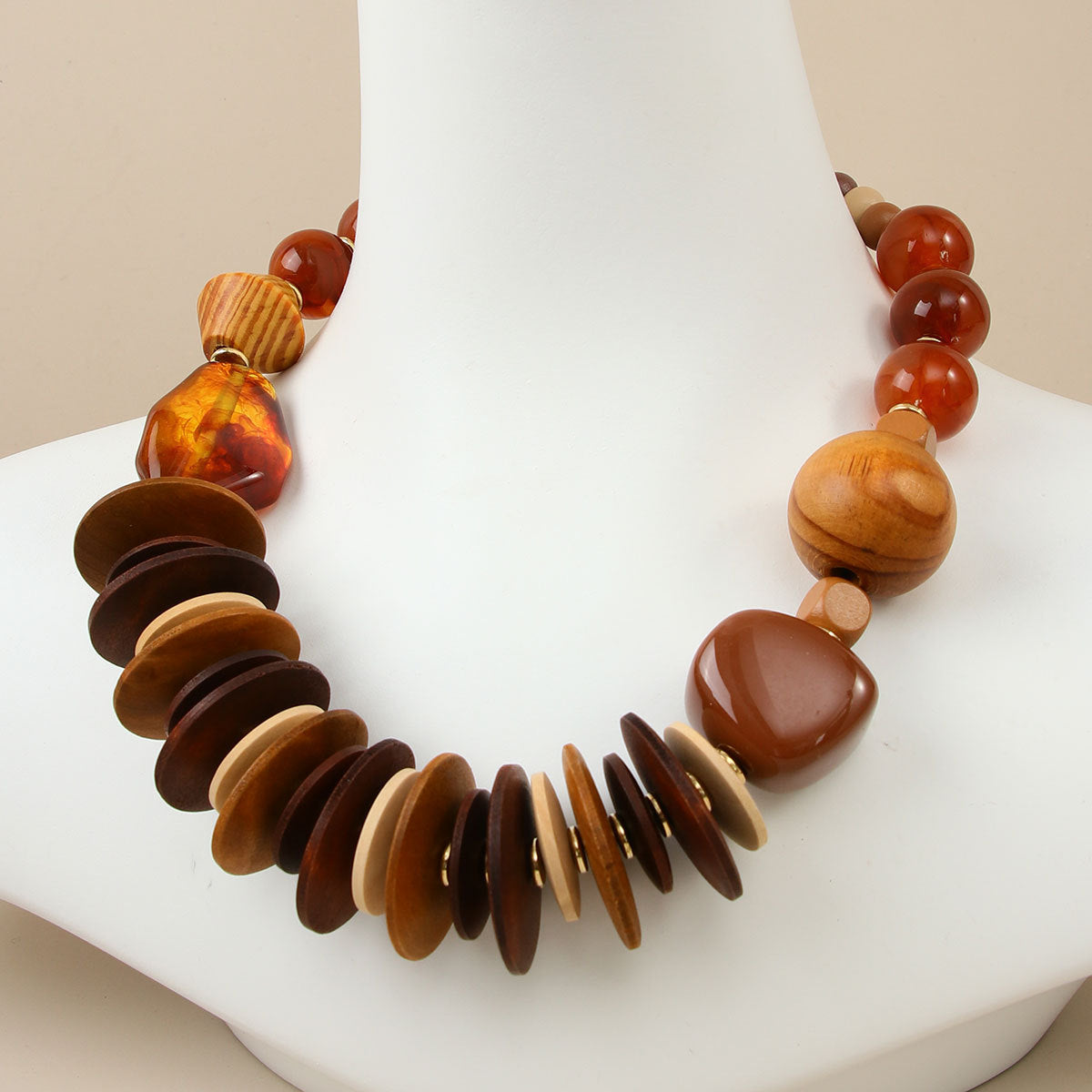 French Retro Resin Beaded Necklace with Geometric Pendant
