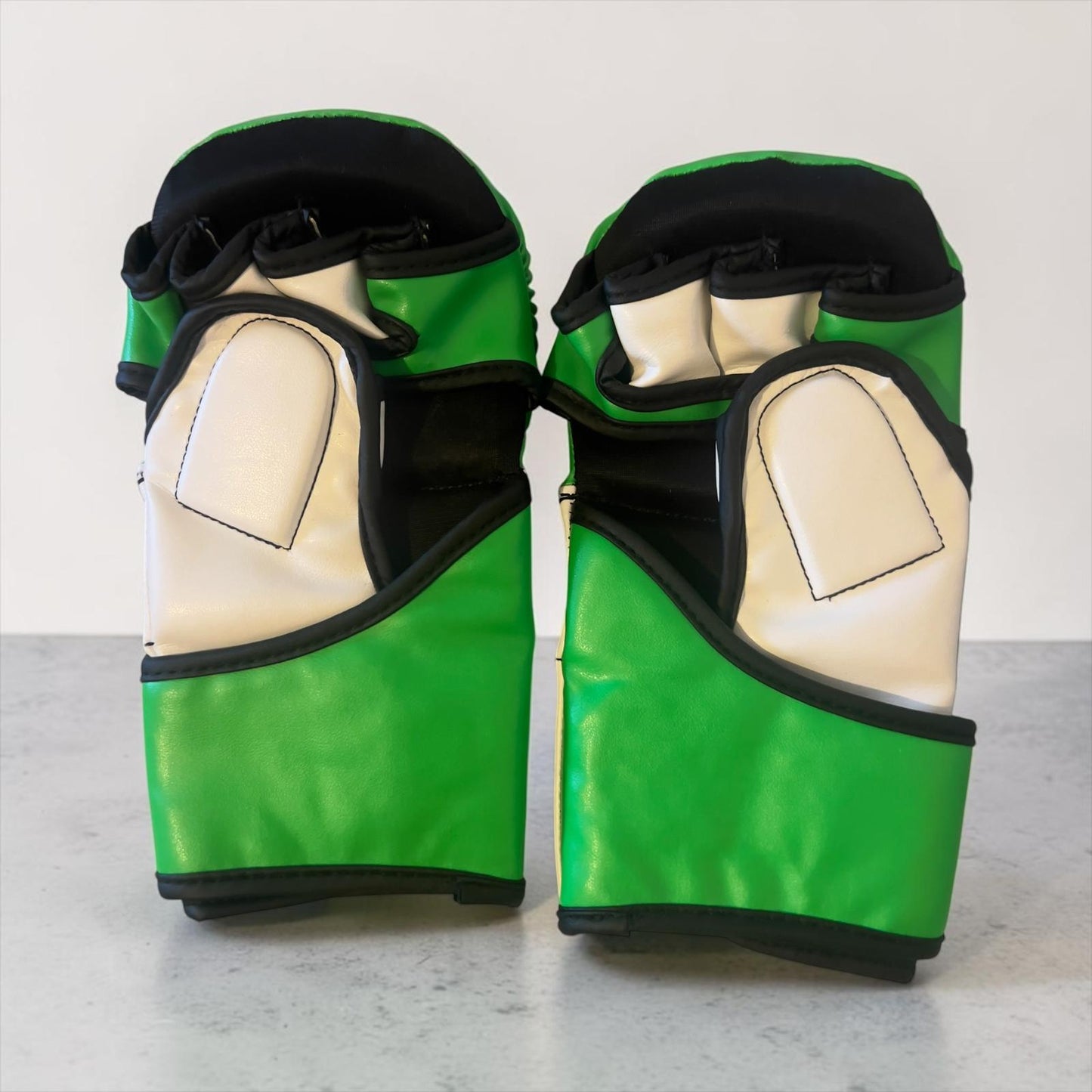MMA Grappling & Sparring Gloves – Pro-Flex Design (Green/White)